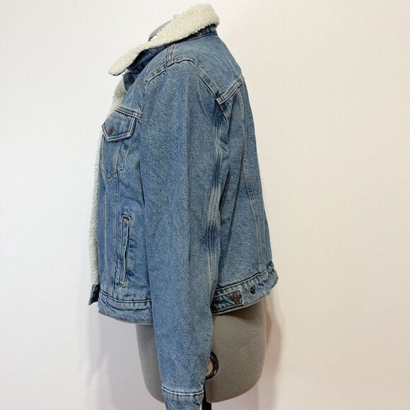 Levi's NWT SzM Slim Fit Divided Blue Original Sherpa Trucker Denim Jean Jacket - Picture 10 of 12